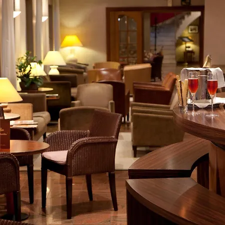 Отель Logis Le Parc &