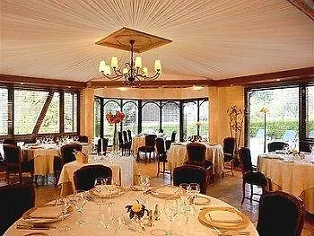 호텔 Logis Le Parc & 4*