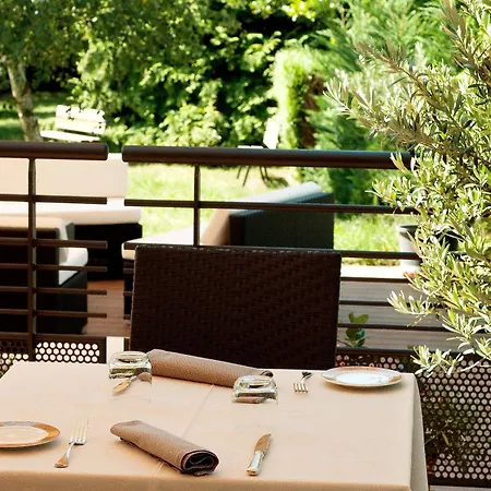 Logis Le Parc & 4* Сент-Ипполит