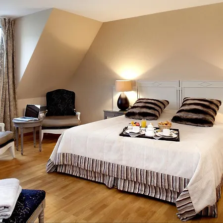 Отель Logis Le Parc & 4*