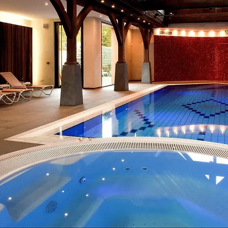 Logis Le Parc & 4* 상띠뽈리뜨