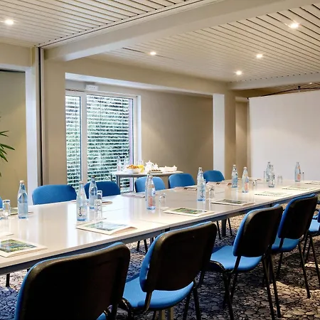Отель Logis Le Parc & 4*