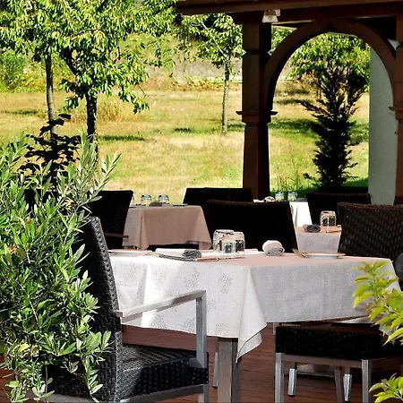 Logis Le Parc & 4* 상띠뽈리뜨
