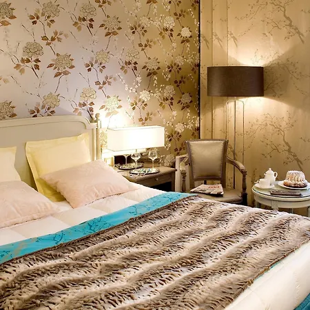 Отель Logis Le Parc & 4*