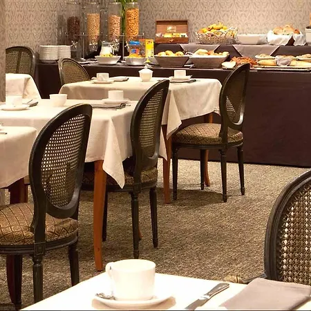 호텔 Logis Le Parc & 4*